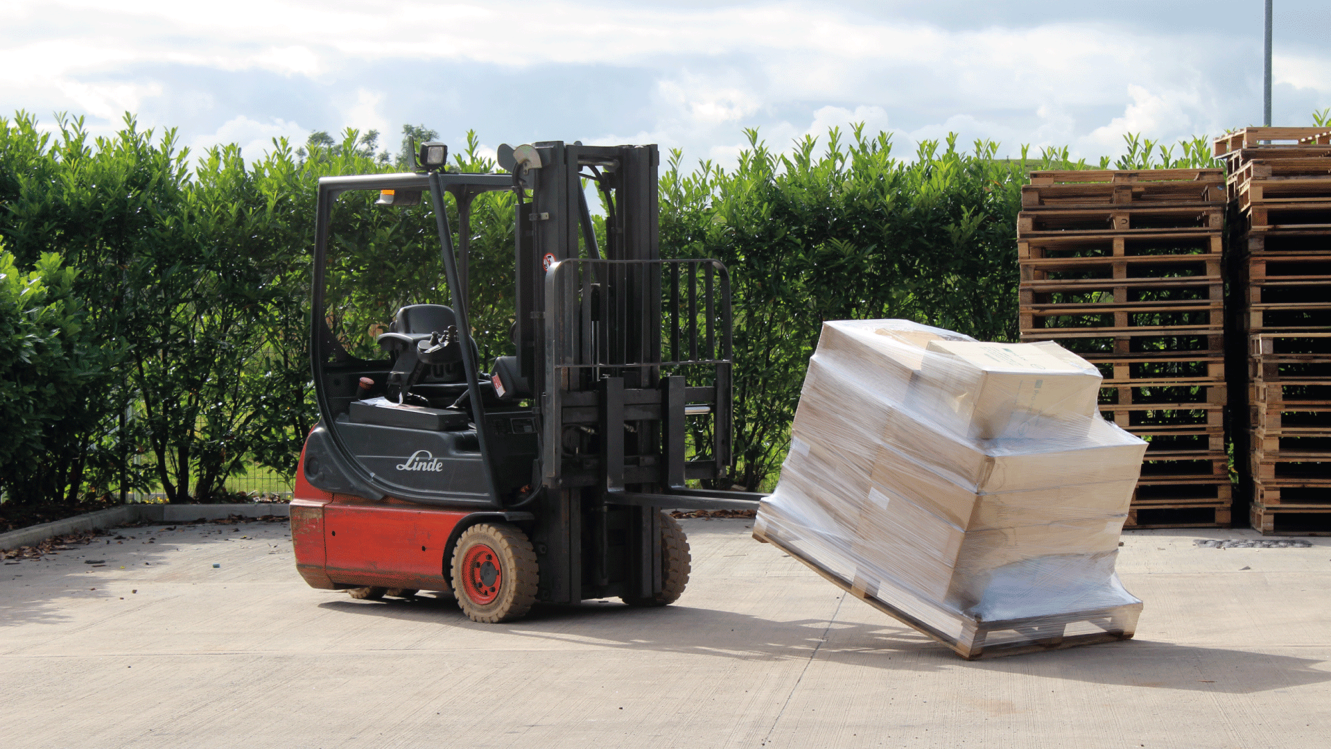 Forklift Testing Strength of Shield Pallet Wrap